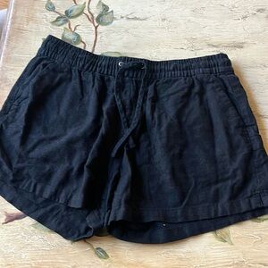 ❤️ 6 for 20 ❤️  H&M Black Elastic waist shorts M